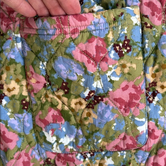 Like New Lucy & Yak Floral Quilted Open Front Vest Size Large - Picture 7 of 10